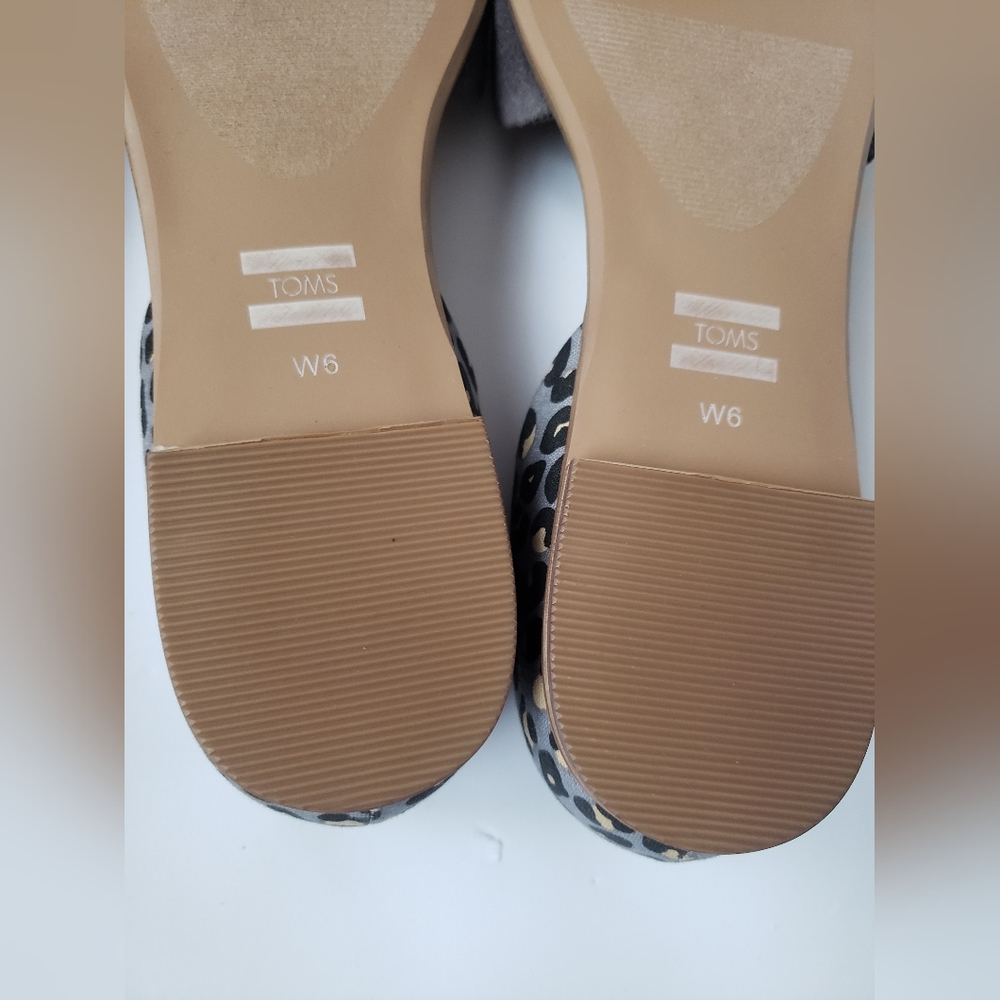 TOMS Jutti D'Orsay Leopard Loafer Flat Gray Color Size 6 - Picture 13 of 13